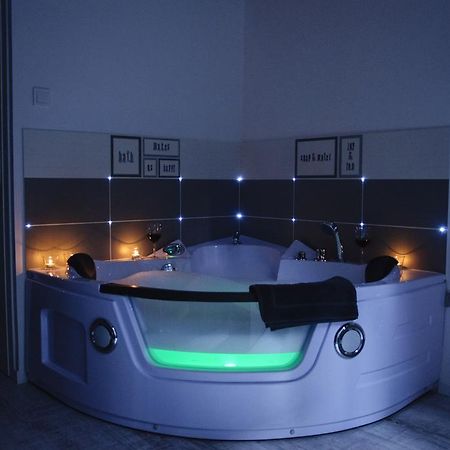 Bedrouse Jacuzzi Apartment Starowislna - Old Town Краков Экстерьер фото