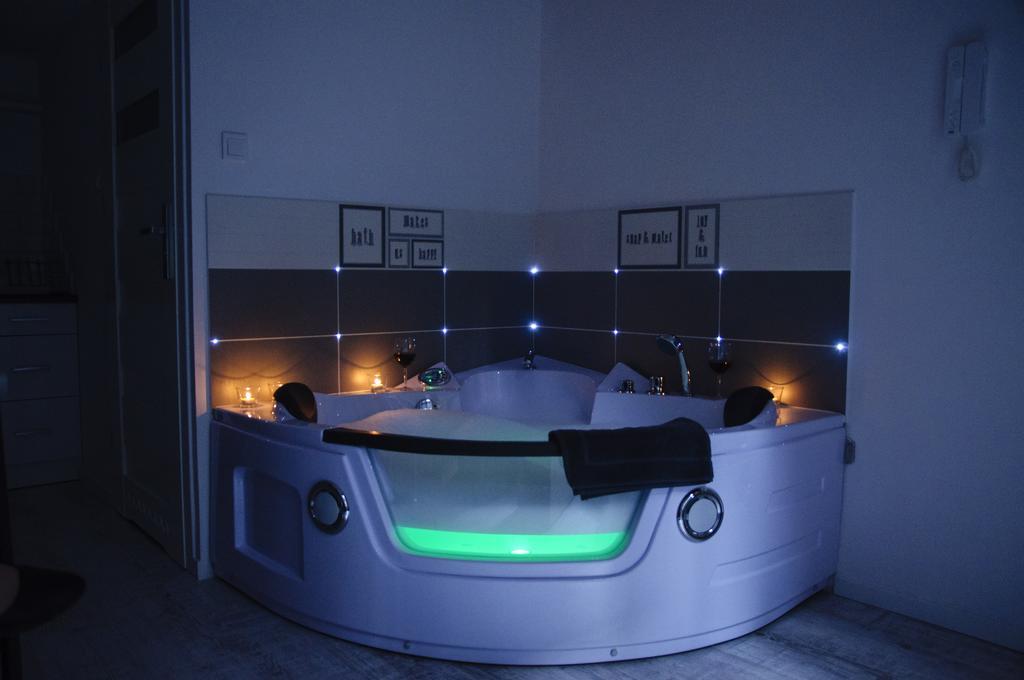 Bedrouse Jacuzzi Apartment Starowislna - Old Town Краков Экстерьер фото