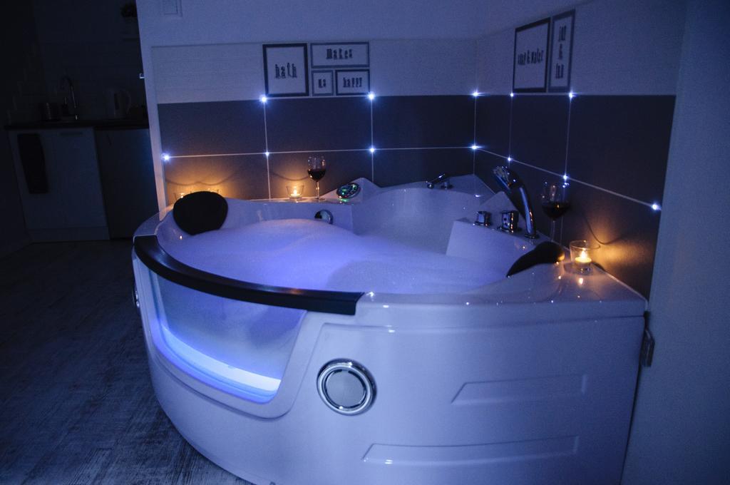 Bedrouse Jacuzzi Apartment Starowislna - Old Town Краков Экстерьер фото