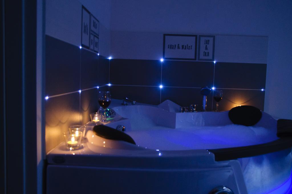 Bedrouse Jacuzzi Apartment Starowislna - Old Town Краков Экстерьер фото