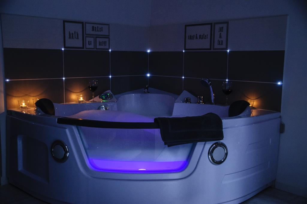 Bedrouse Jacuzzi Apartment Starowislna - Old Town Краков Экстерьер фото